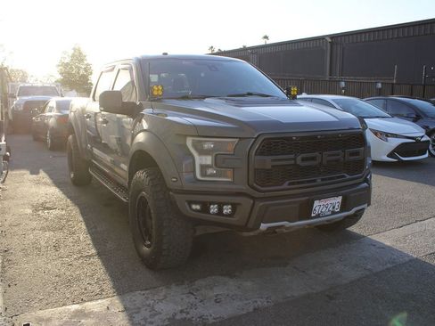 Used 2018 Ford F150 Raptor w/ Equipment Group 802A Luxury AWD/4WD image 3