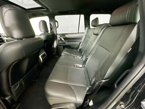 Used 2022 Lexus GX 460 Luxury w/ Accessory Package AWD/4WD image 32