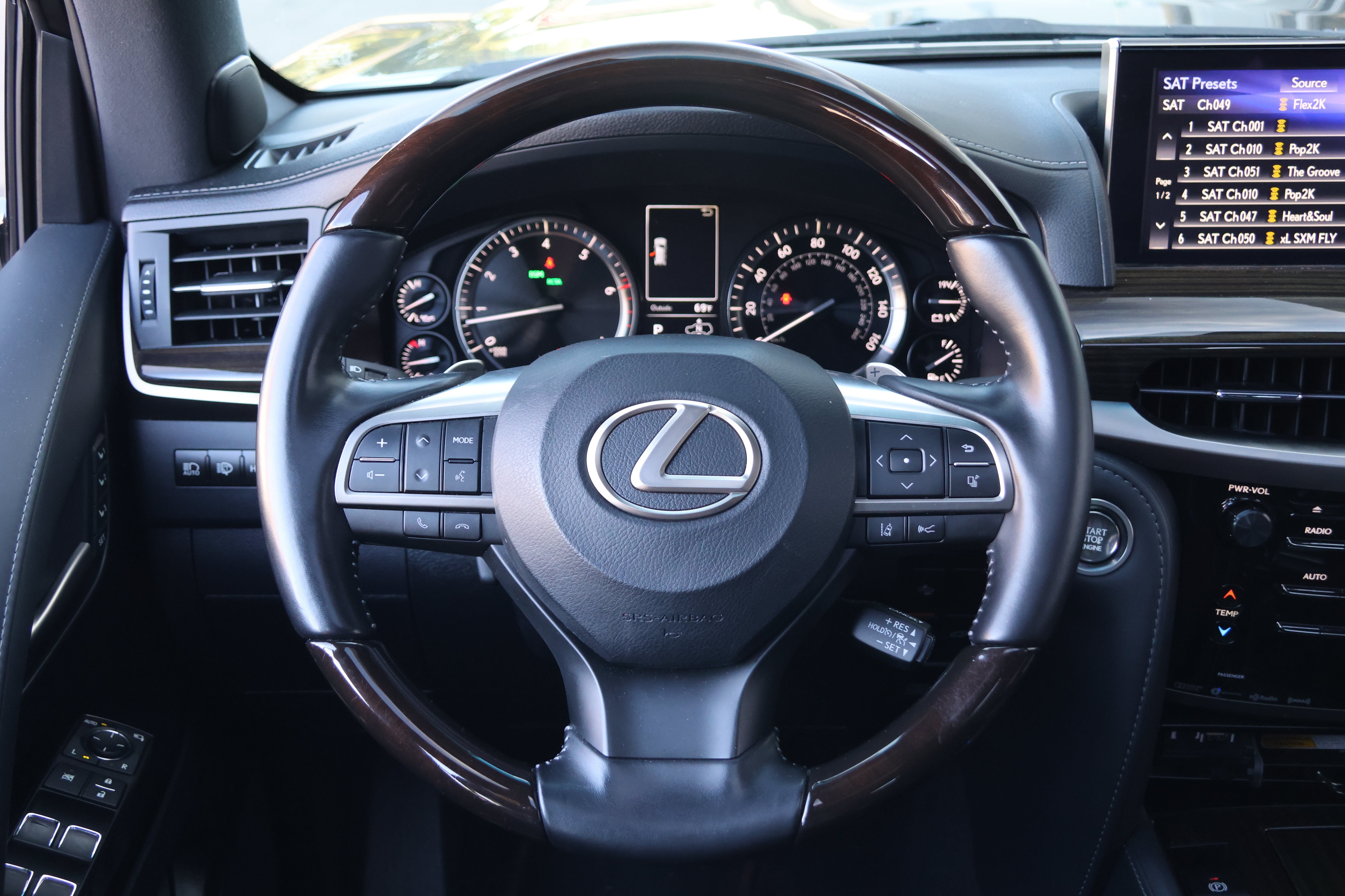 Used 2021 Lexus LX 570 4WD w/ Inspiration Series #2 image 32