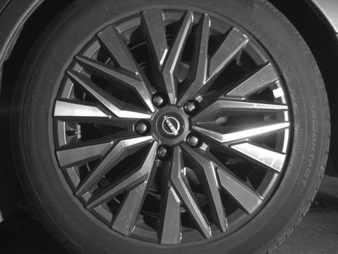 Used 2025 Nissan Altima 2.5 SV FWD image 14