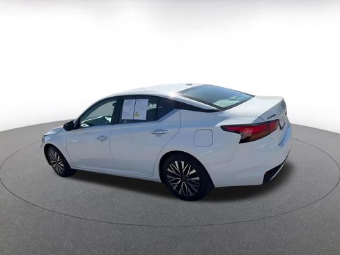 Used 2025 Nissan Altima 2.5 SV FWD image 10