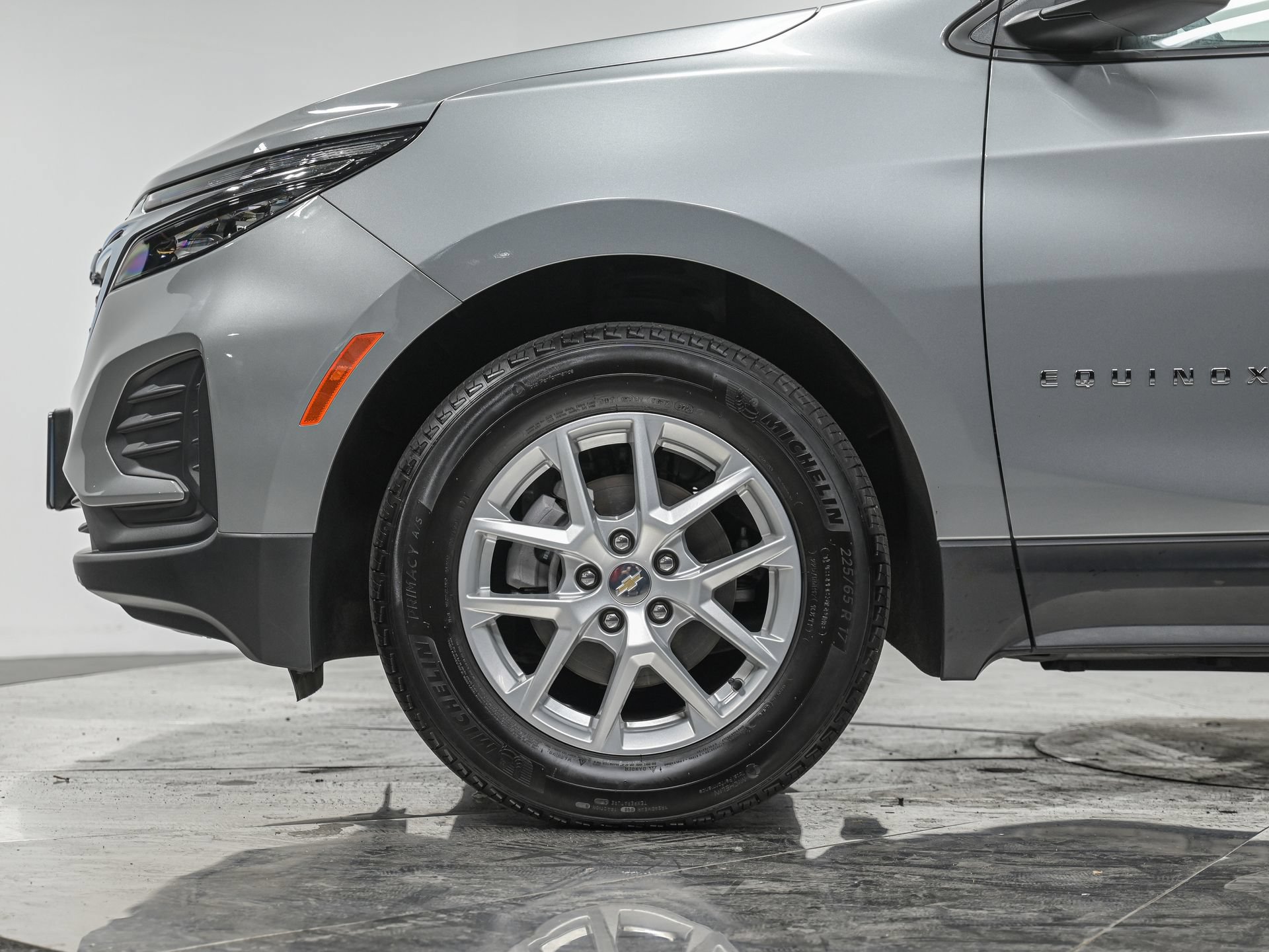 Used 2024 Chevrolet Equinox LS w/ LS Convenience Package FWD image 3