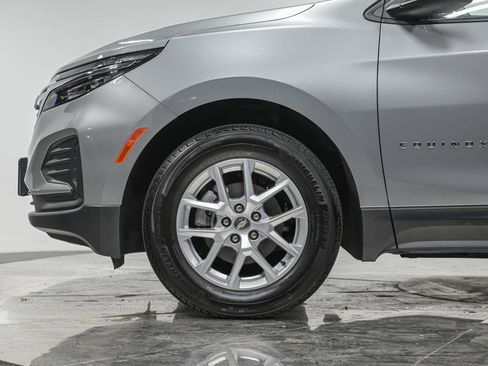 Used 2024 Chevrolet Equinox LS w/ LS Convenience Package FWD image 3