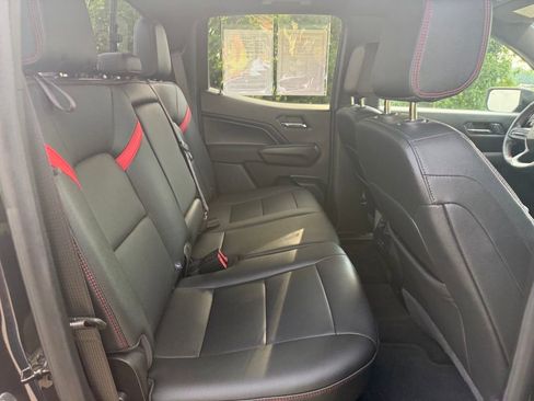 Used 2025 Chevrolet Colorado Z71 w/ Technology Package AWD/4WD image 14