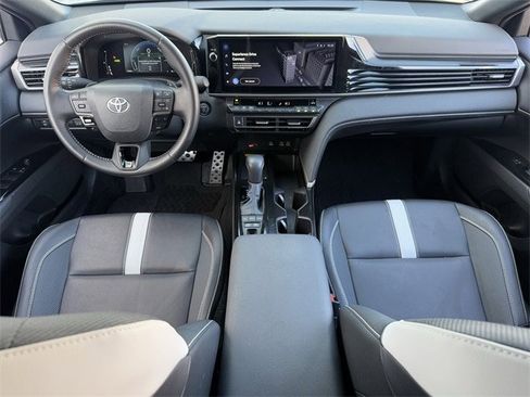 Used 2025 Toyota Camry SE image 11