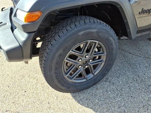 Used 2024 Jeep Wrangler Sport S image 4