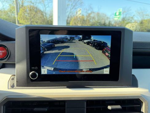 Certified 2024 Toyota Tacoma TRD Off-Road image 8