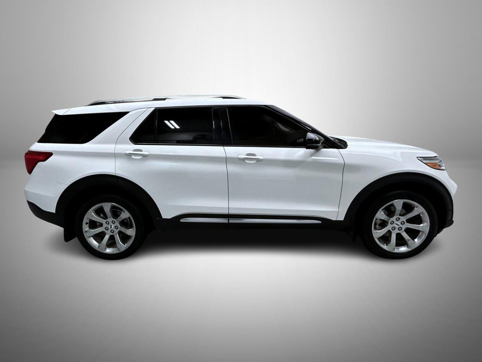 Used 2020 Ford Explorer Platinum w/ Premium Technology Package AWD/4WD image 4