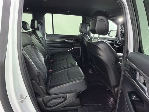 Used 2024 Jeep Wagoneer L Series II w/ Flexible Seating Group RWD image 30