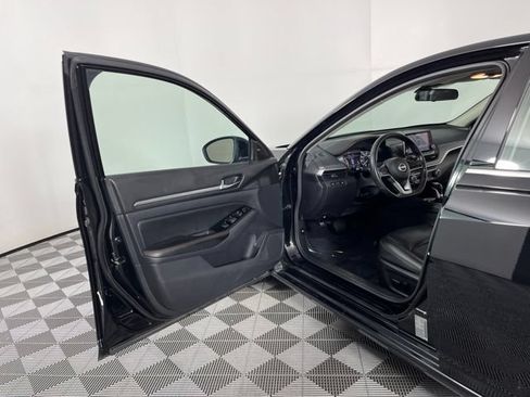 Used 2024 Nissan Altima 2.5 SR FWD image 14