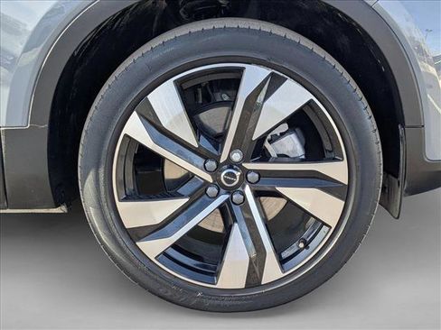 Used 2023 Volvo XC40 B5 Plus w/ Protection Package Premier image 25