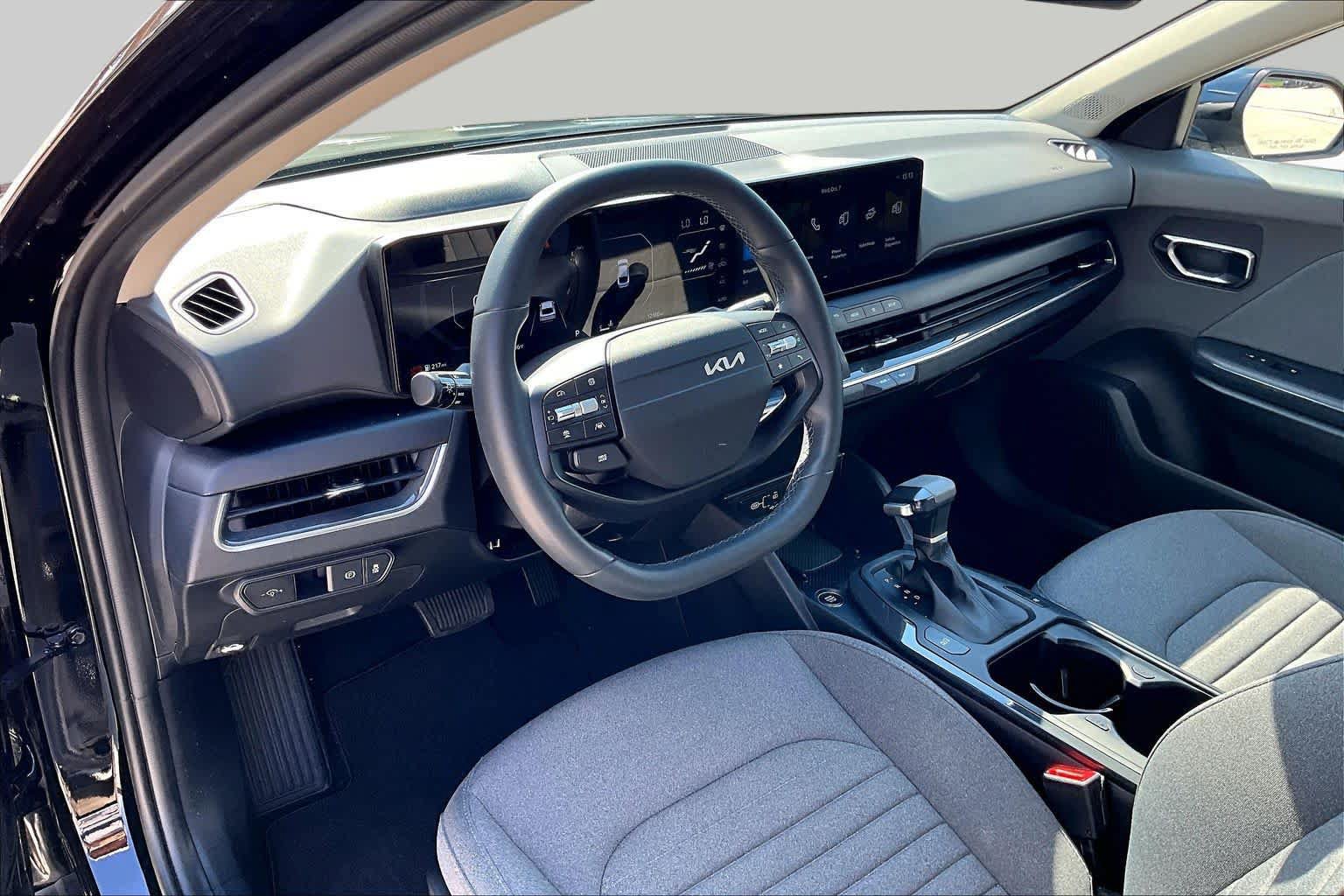 Used 2025 Kia K4 EX FWD image 16