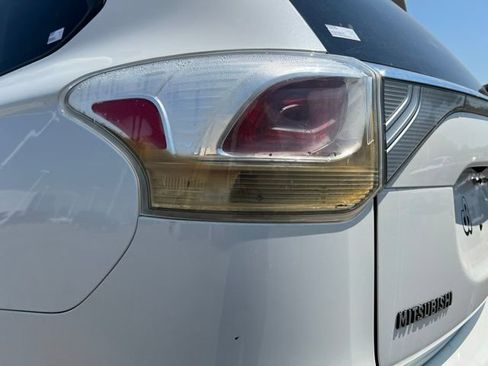 Used 2015 Mitsubishi Outlander SE AWD/4WD image 11