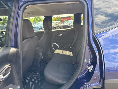 Used 2019 Jeep Renegade Latitude w/ Cold Weather Group AWD/4WD image 9