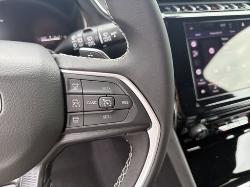 New 2026 Jeep Grand Cherokee L Laredo RWD image 30