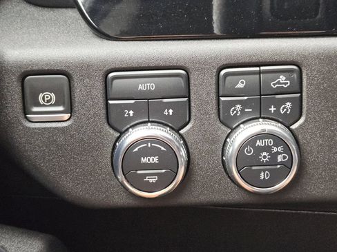 Used 2025 GMC Sierra 1500 SLT AWD/4WD image 17