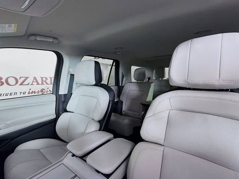 New 2026 Lincoln Navigator Premiere AWD/4WD image 24