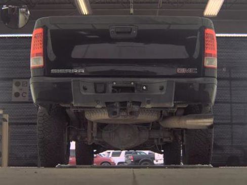 Used 2011 GMC Sierra 2500 Denali w/ Suspension Package, Off-Road image 5