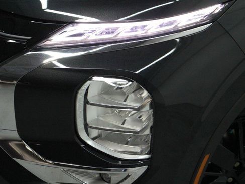 New 2026 Mitsubishi Outlander LE image 2