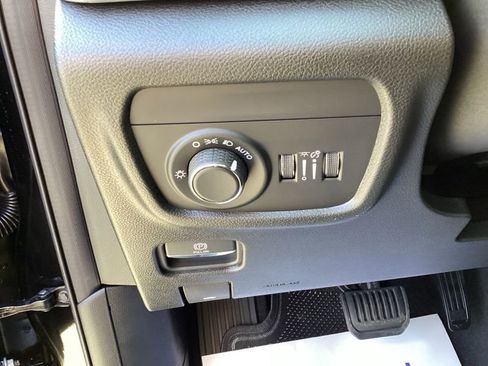 New 2025 Jeep Grand Cherokee L Laredo w/ Luxury Tech Group I AWD/4WD image 28