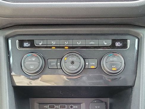 Used 2020 Volkswagen Tiguan SE image 33