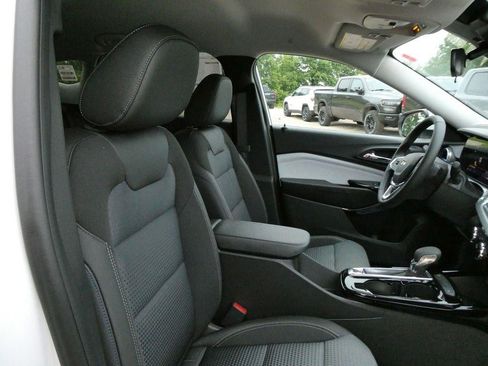 New 2026 Chevrolet Trax LT w/ LT Convenience Package FWD image 10