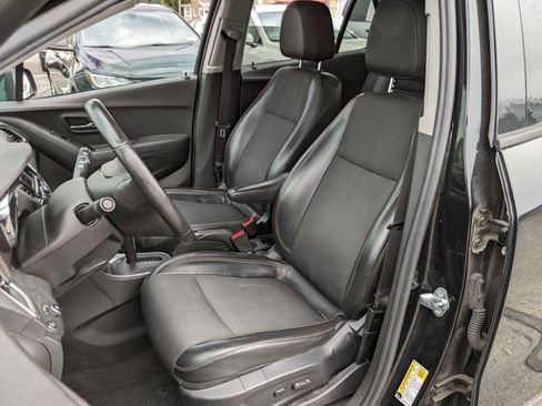 Used 2018 Chevrolet Trax LT w/ Sun & Sound Package image 8