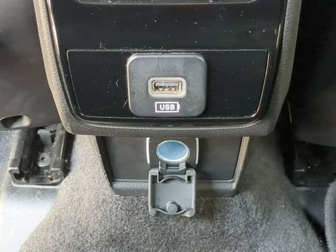 Used 2023 Jeep Compass Latitude AWD/4WD image 16