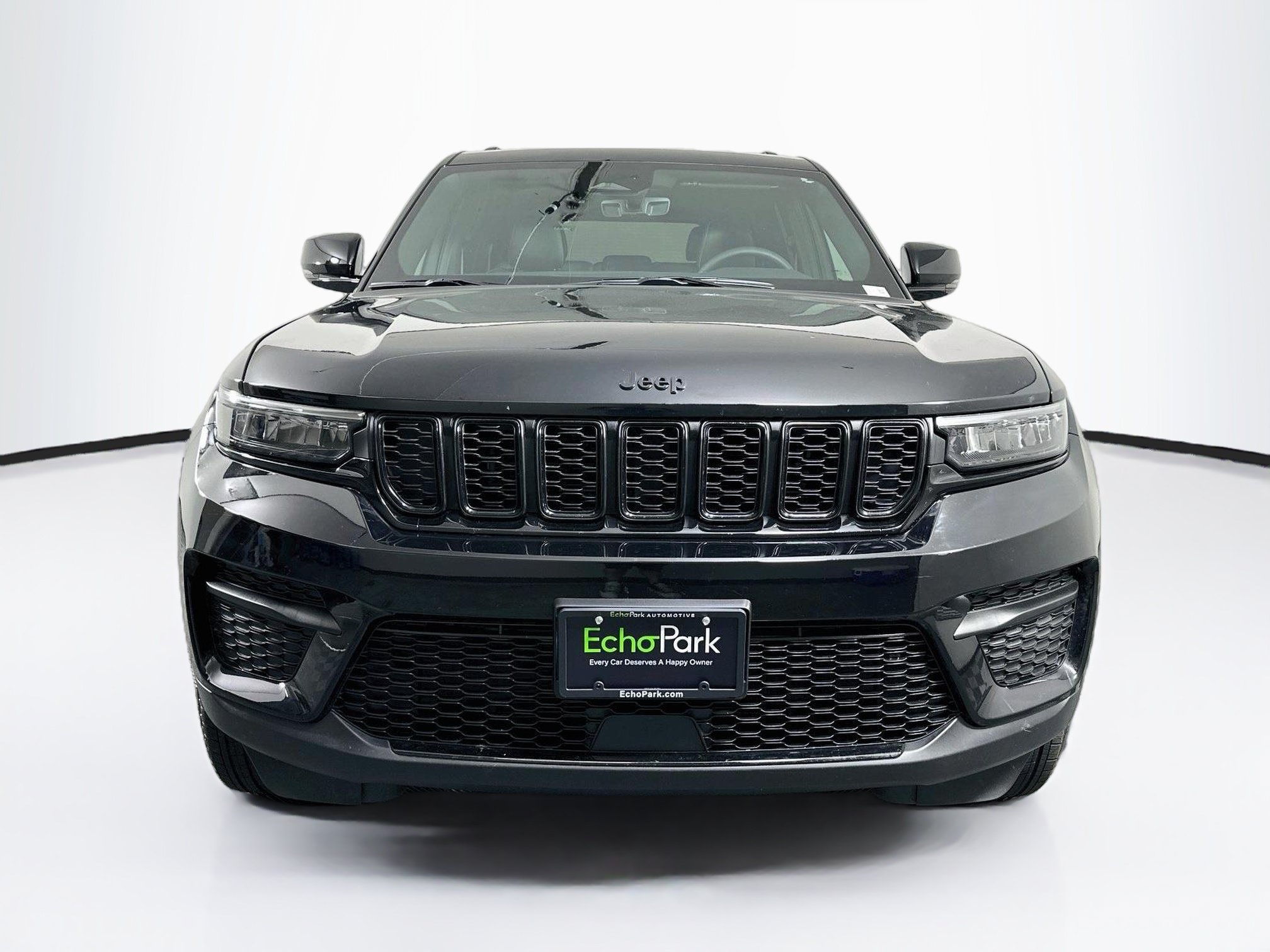 Used 2025 Jeep Grand Cherokee Altitude AWD/4WD image 2