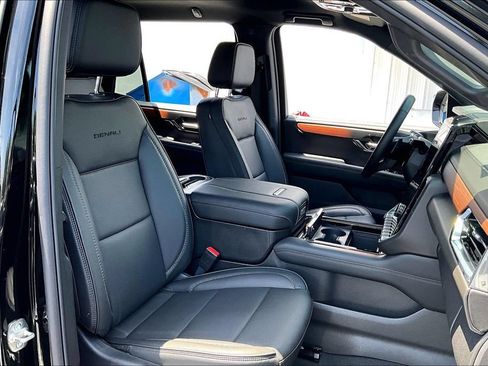 Used 2026 GMC Yukon Denali AWD/4WD image 28
