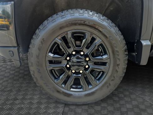 Used 2023 GMC Sierra 2500 Denali w/ Denali Black Diamond Edition AWD/4WD image 35