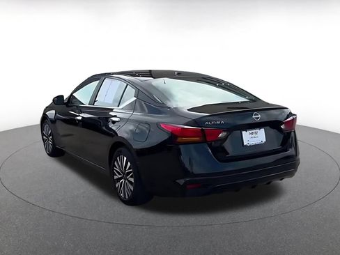 Used 2025 Nissan Altima 2.5 SV FWD image 10