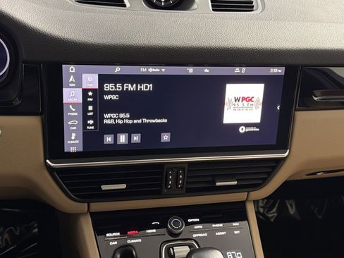 Used 2021 Porsche Cayenne image 18