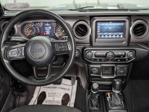 Used 2022 Jeep Gladiator Sport image 6