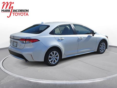 Used 2021 Toyota Corolla LE image 9