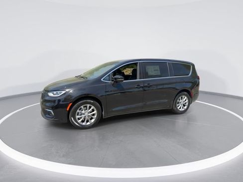 New 2026 Chrysler Pacifica Limited FWD image 4