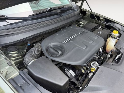 Used 2019 Jeep Cherokee Latitude Plus w/ Cold Weather Group AWD/4WD image 27