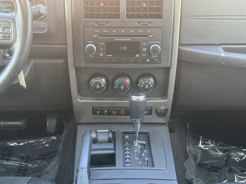 Used 2012 Jeep Liberty Sport AWD/4WD image 3