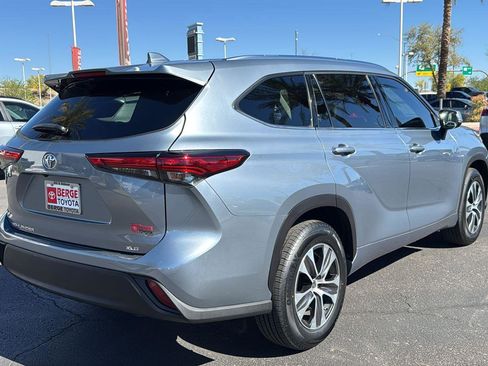 Used 2021 Toyota Highlander XLE image 7