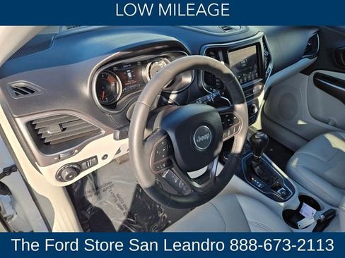 Used 2021 Jeep Cherokee Latitude Lux w/ Comfort/Convenience Group image 3