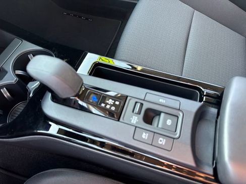 New 2027 Toyota Prius LE FWD image 18