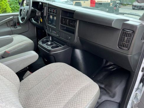Used 2019 GMC Savana 2500 w/ Driver Convenience Package image 15
