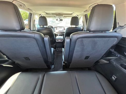 Used 2016 Toyota Highlander Limited FWD image 16