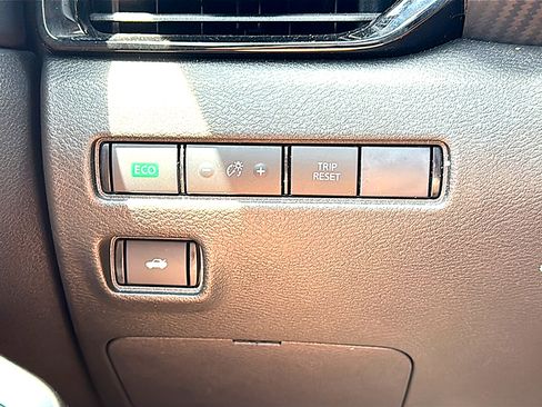 Used 2025 Nissan Sentra SR w/ Midnight Edition FWD image 35