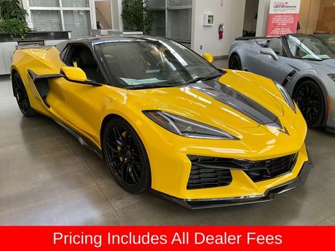 Used 2025 Chevrolet Corvette Z06 RWD image 3