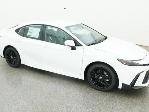 New 2026 Toyota Camry SE image 15