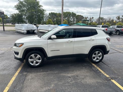 Used 2018 Jeep Compass Latitude image 2