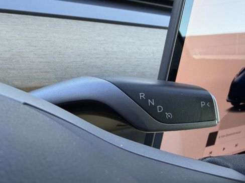 Used 2022 Tesla Model 3 Standard Range image 39