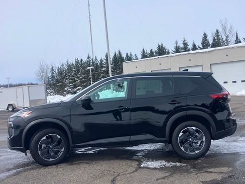 Used 2025 Nissan Rogue SV image 27