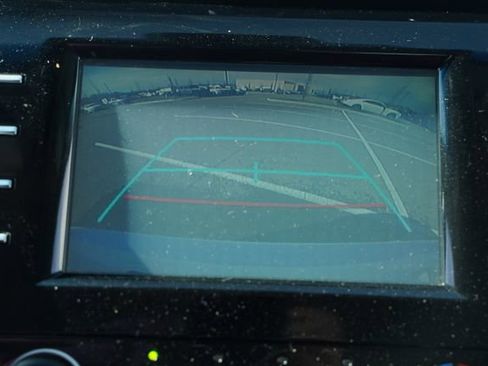 Used 2018 Toyota Camry LE image 27